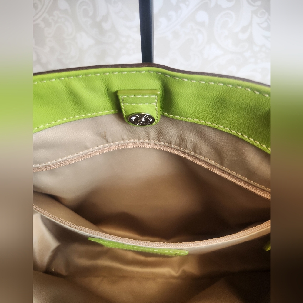 VGVC Coach Handbag with Kisslock Center Section - Picture 7 of 9